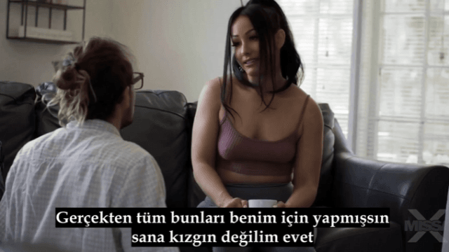 Annesiyle Sikişebilmek İçin Paralel Evreni Buluyor